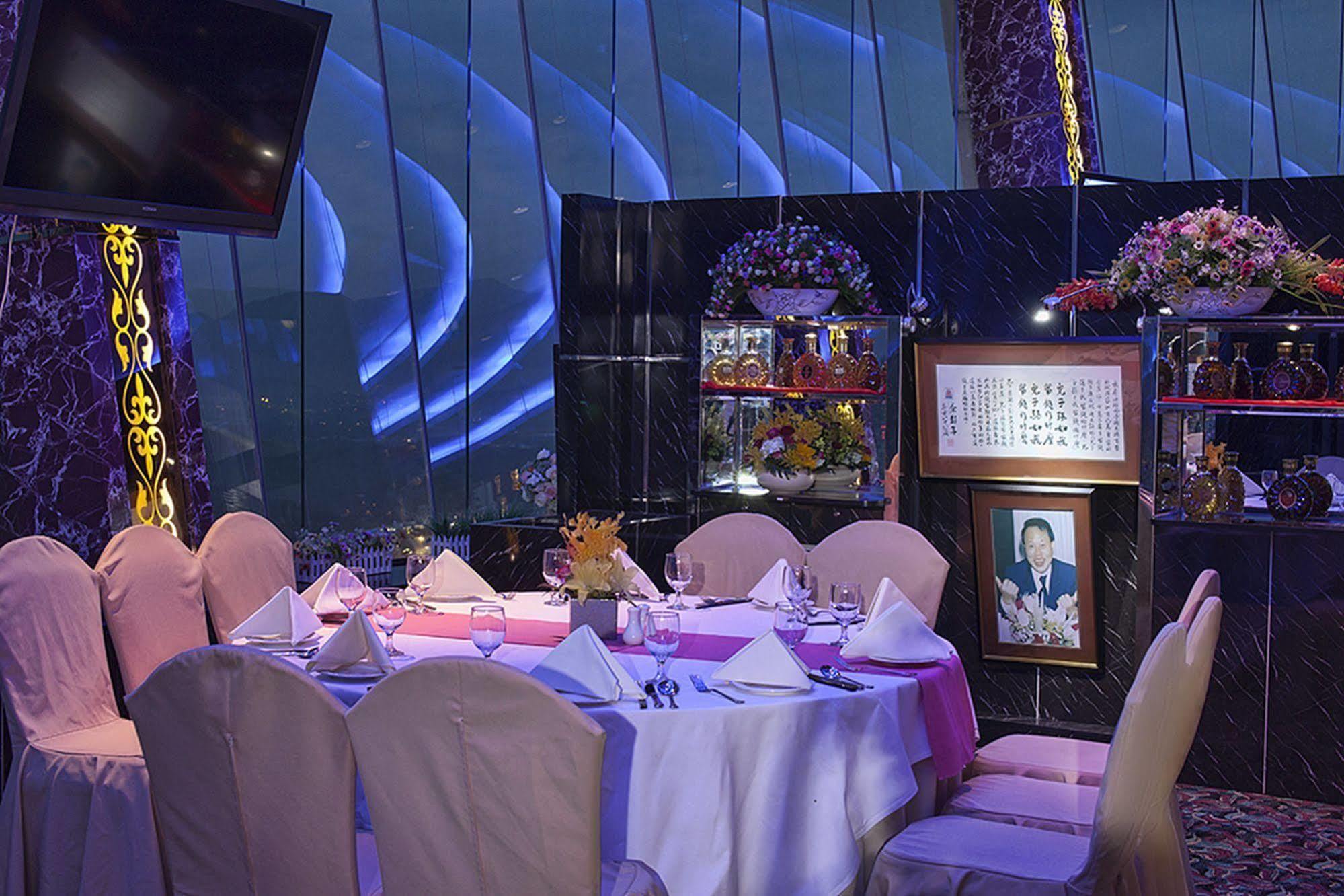 Renaissance Shenzhen Luohu Hotel Exterior foto